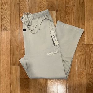 ESSENTIALS- Men Relaxed Sweatpants
